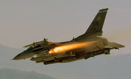 F-16��(zh��n)���C�l(f��)��AGM-65�Ռ��،������Y�ψD��