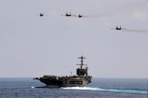  ���܈�(zh��)���΄�(w��)�r���ɼ�����FA-18E��(zh��n)�C�c�R��������܊�ɳ��ăɼ��K-30��(zh��n)�C�������������΁Hʢ�D��̖��ĸ�Ϸ��w�С�