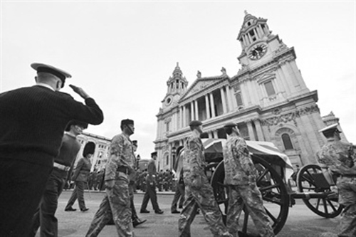 ��D��15�գ���Ӣ���׶����أ��ʼ��T���ڱ���o�͡��`�ѡ����_ʥ���_����á����A��l