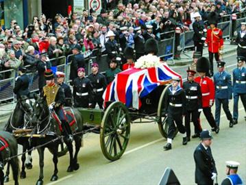 4��17�գ���Ӣ���׶����أ��ʼ��T���ڱ���o(h��)�����Р����˵��`��ǰ��ʥ���_����á� ���A��/·͸