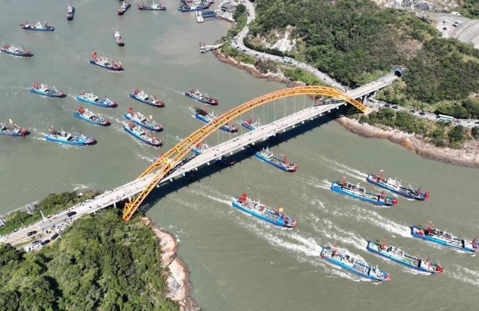 中國東海全面開漁 浙江象山千帆競發