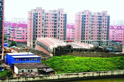 �����ĘǷ�λ�ں�߅���ײ��۔��ˮ������¶���⡣