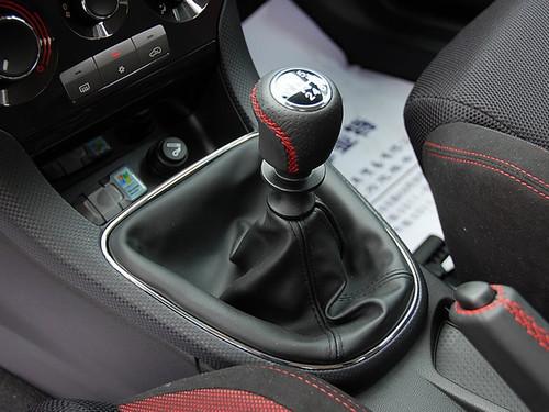 ����߀������1.6L�����b�����l�әC܇��