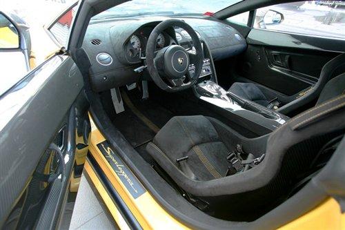 ��ŭ�Ĺ�ţ ԇ�{�m������Superleggera ��܇֮��