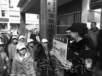 黃島爆炸區域學生可乘免費校車