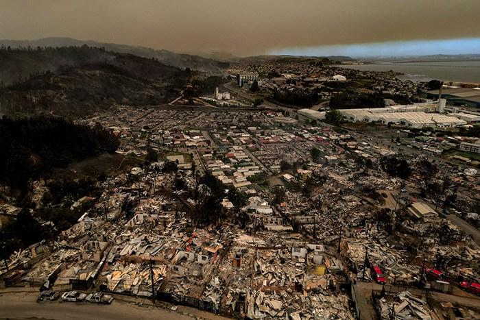 智利發生森林火災 房屋車輛被毀殘骸遍地