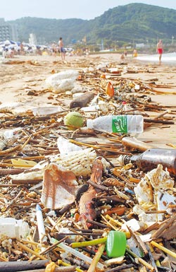 臺灣6.3級強(qiáng)震落石擊斃2人、200游客被困竹山